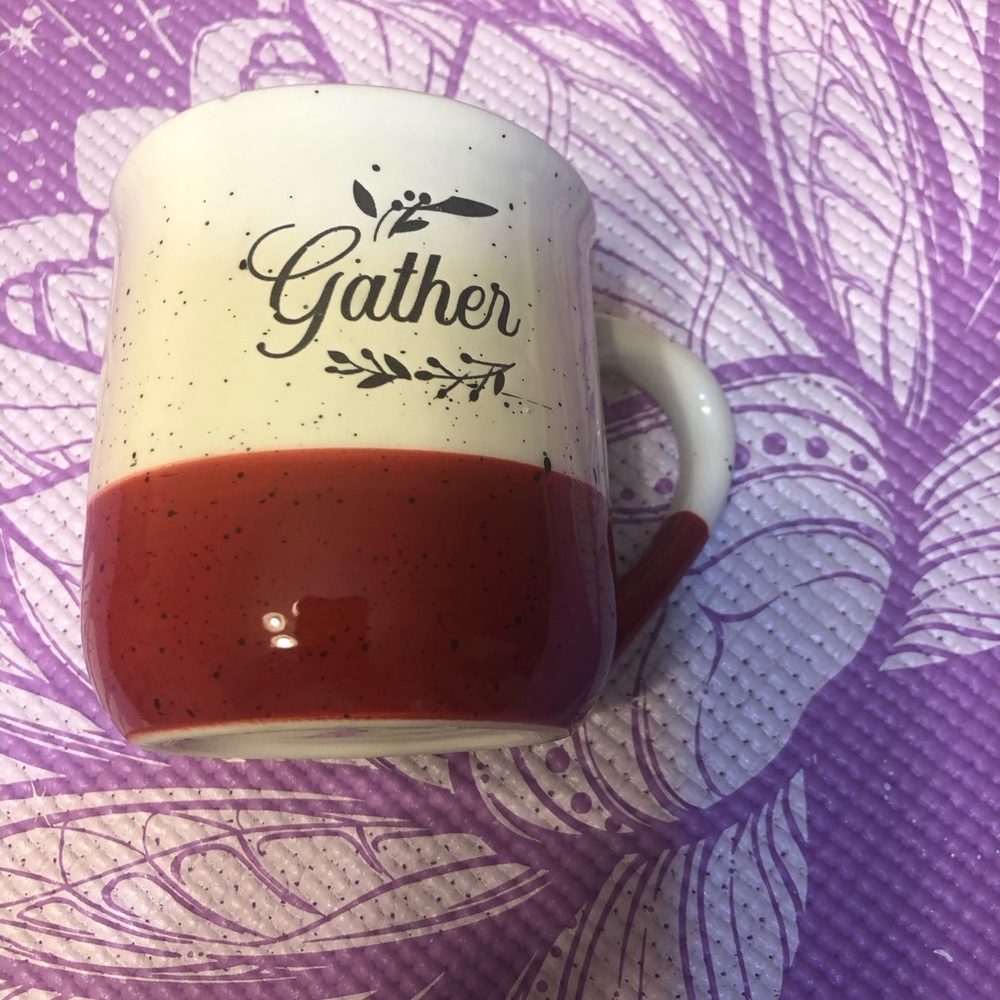 Fall decor with mug - Picture 2 of 5